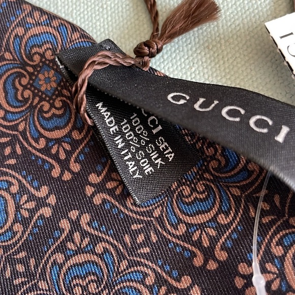Authentic Gucci Silk Scarf Fall/Winter 2012 - Picture 5 of 7